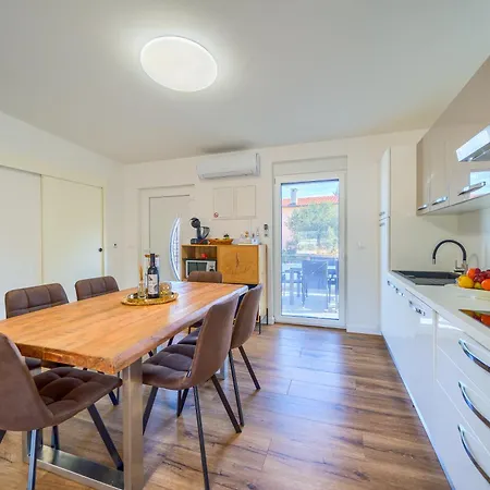 Apartment Ana Posedarje